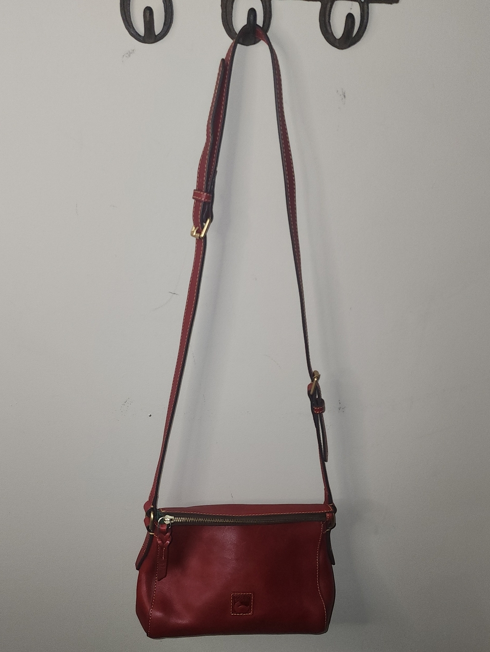 Dooney & Bourke Red Flourentine Laurel Smooth Leather Crossbody Purse Crossbody - Picture 13 of 16